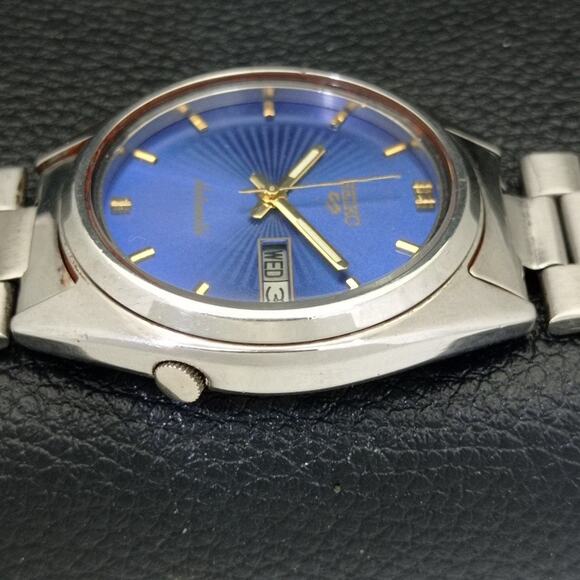 Vintage 1982 Seiko Automatic Mens Silver Watch W/daydate & Blue accents - Picture 5 of 10